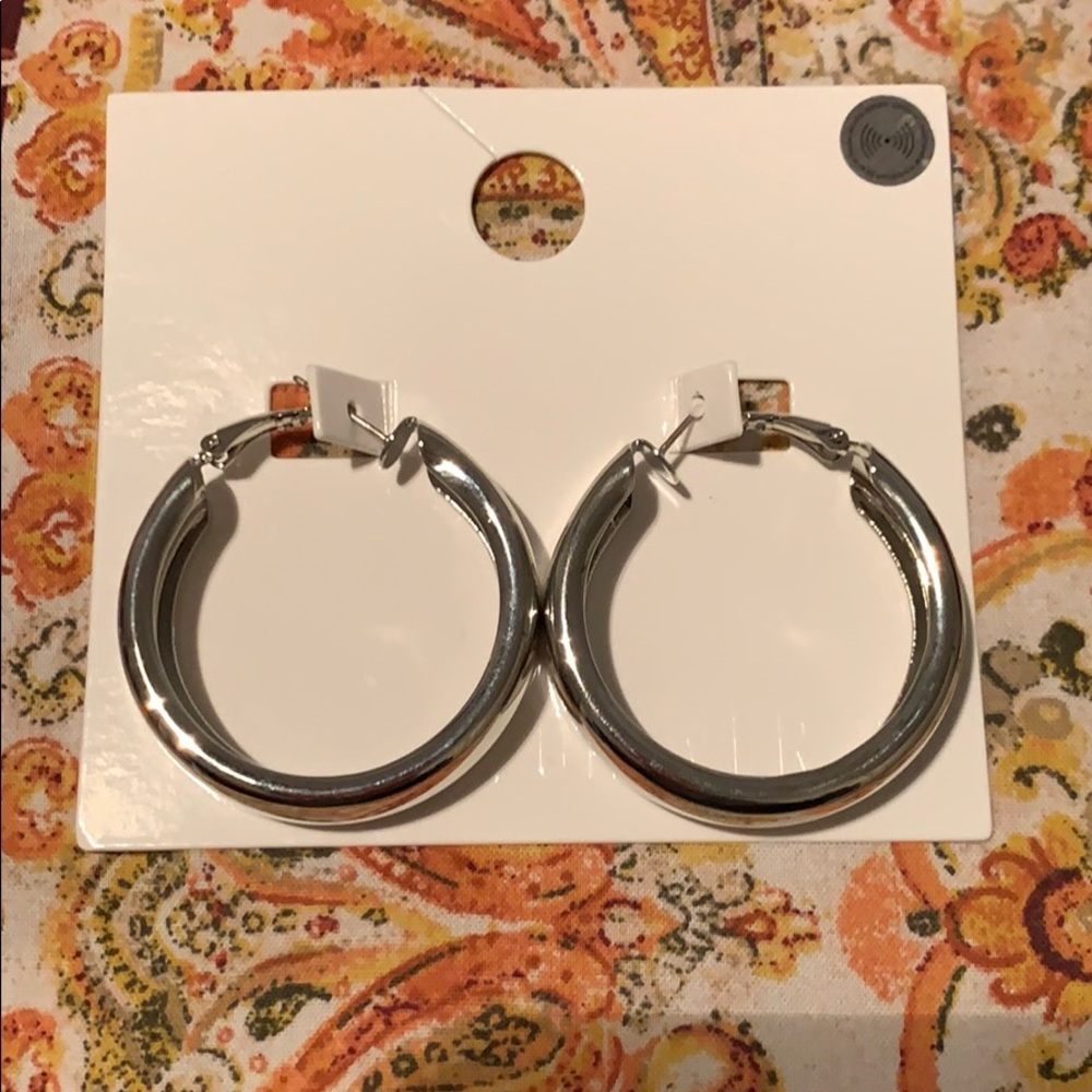F21 chunky silver hoops, perfect for any occassion